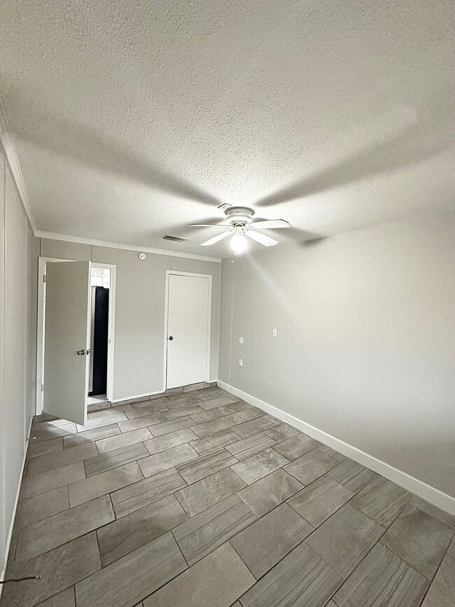 Building Photo - 3012 Gaines St