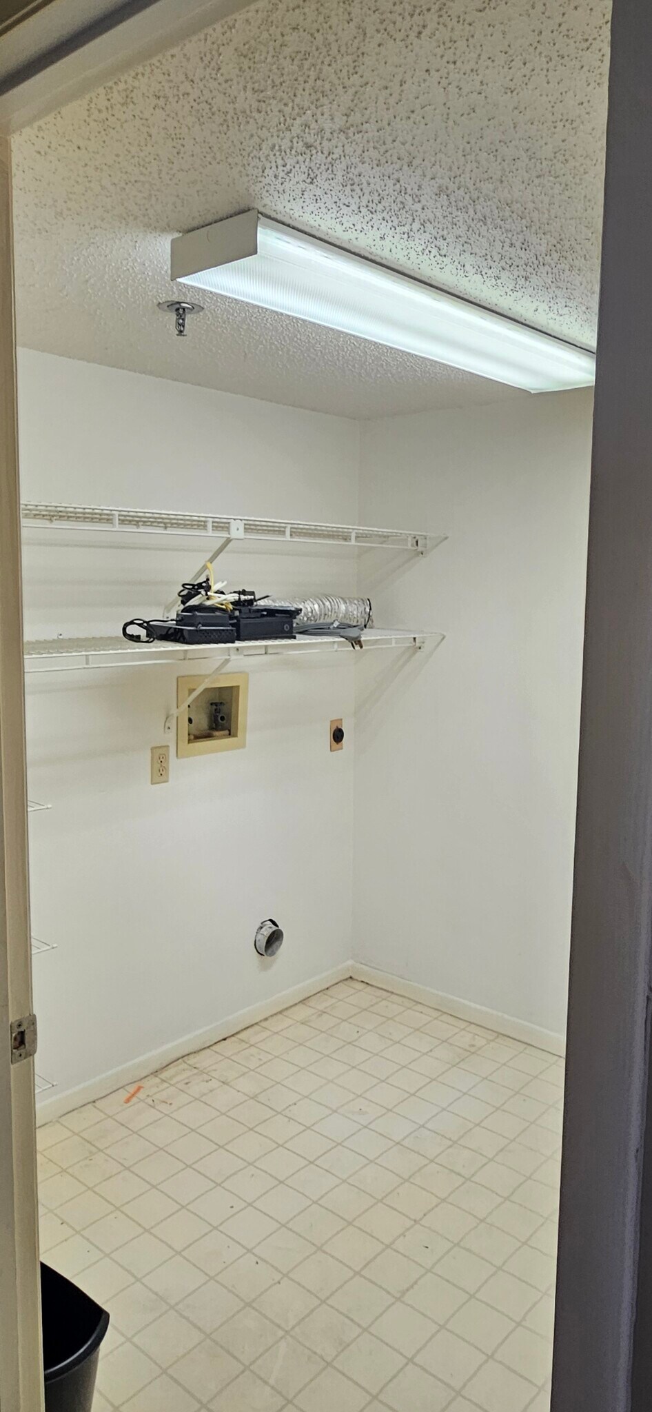 Huge laundry room - 4550 Pinebrook Cir