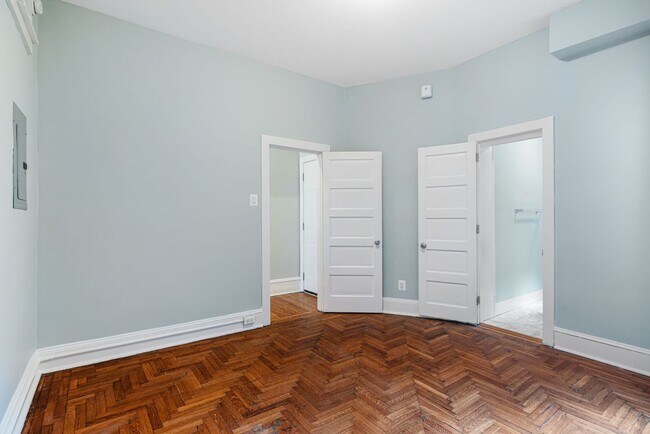 Building Photo - 245 S 10th St