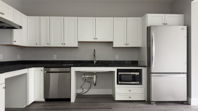 Building Photo - 251 Sladen St