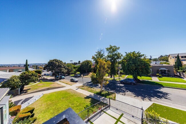 Building Photo - 1330 S Longwood Ave