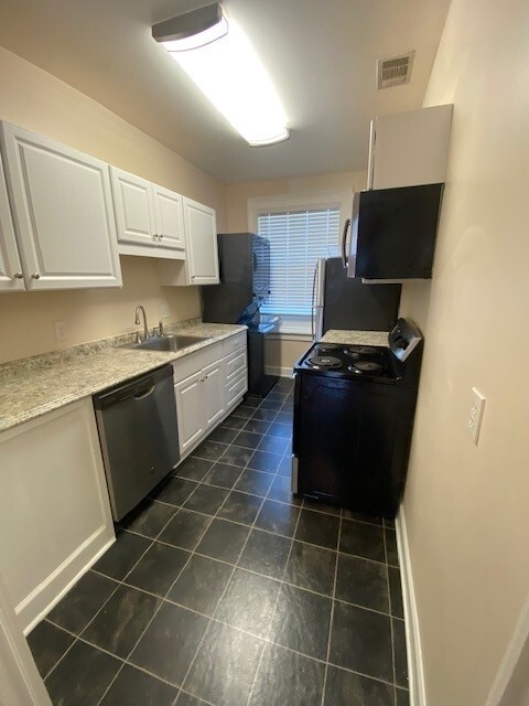 Kitchen - 32 E Taylor St