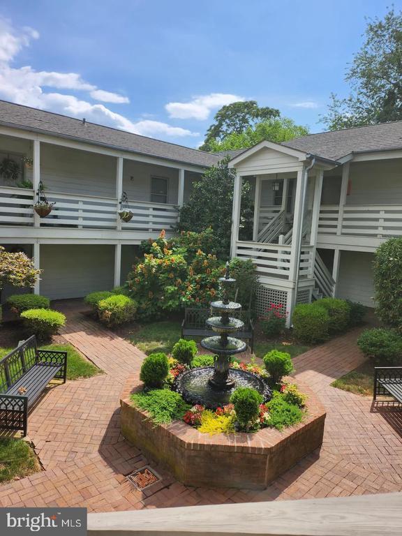 Building Photo - 10 W All Saints St