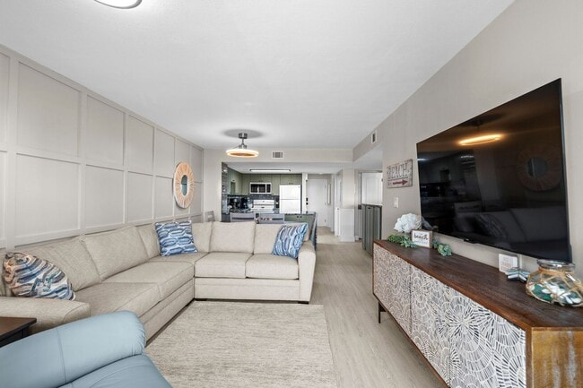 Building Photo - Sea Mark Tower – 3BR Ocean-View Condo