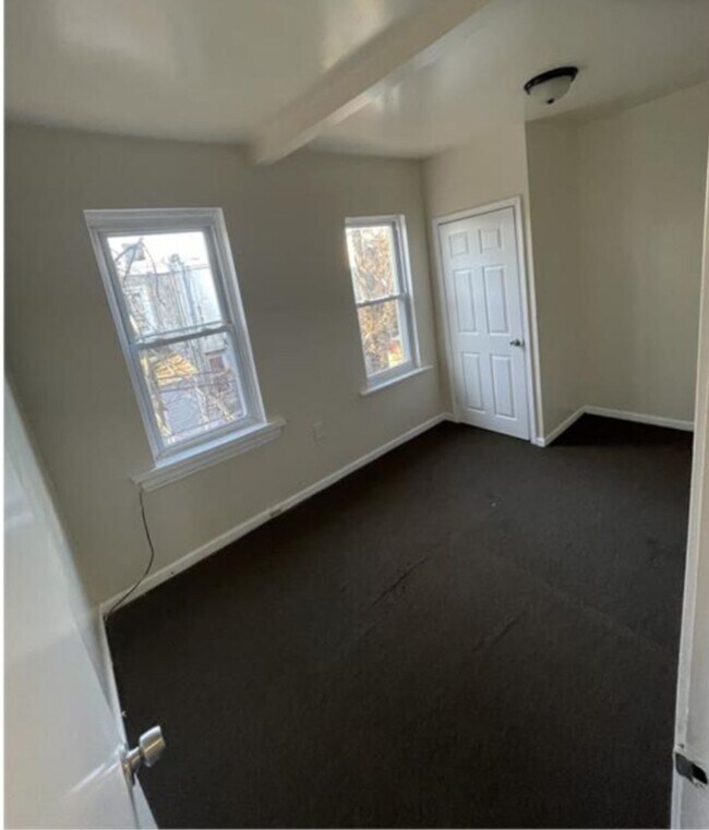 Building Photo - 2132 S Daggett St