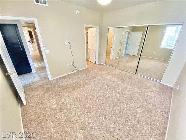 Building Photo - STUNNING 3 BEDROOM, 2 BATHROOM CONDO WITH ...