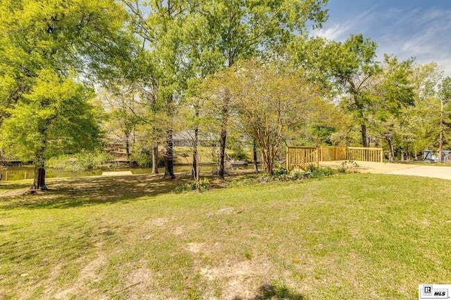 Building Photo - 203 Dupont Dr