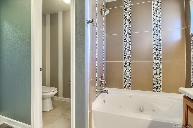 Building Photo - Stunning 3 bedroom townhome!