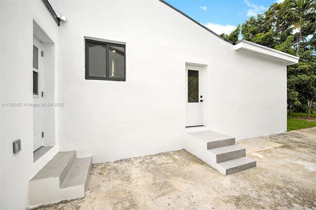 Building Photo - 1854 SW 17th St