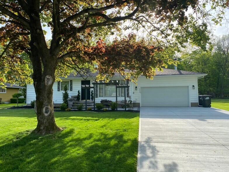 Building Photo - 1596 Diana Dr