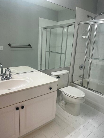 Building Photo - 403 4th Ln