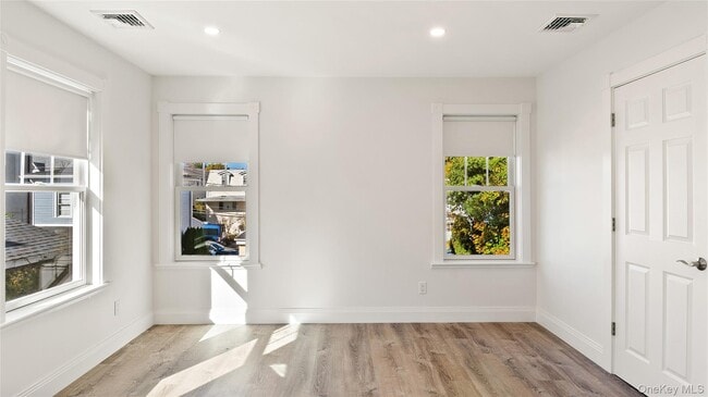 Building Photo - 33 Devoe St