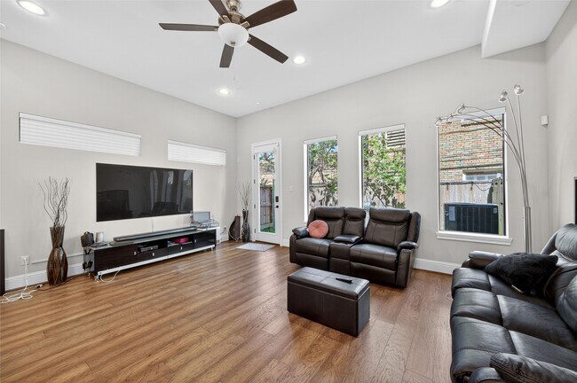 Building Photo - 4744 Aftonshire Dr