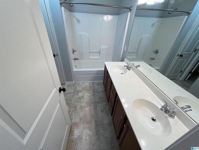Building Photo - 2 bed, 2 bath townhome in Calera