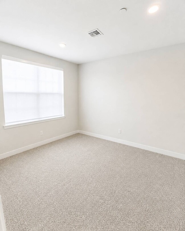 Building Photo - 507 Pine Hills Dr