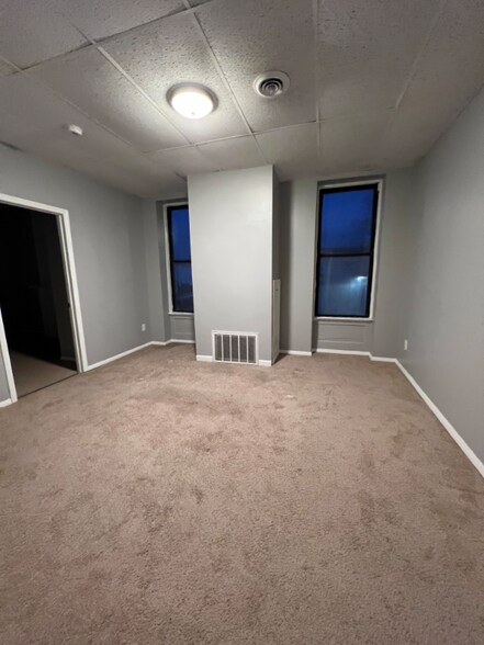 Building Photo - 1 Russell Pl