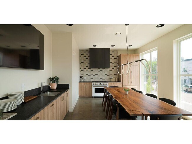 Building Photo - 222 West Dr