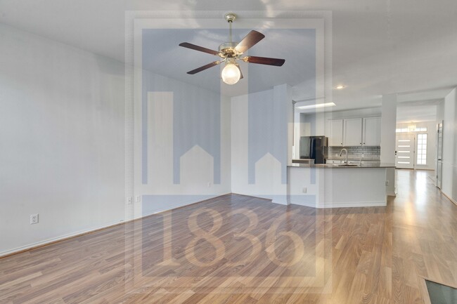 Building Photo - 1204 Thackeray Ln