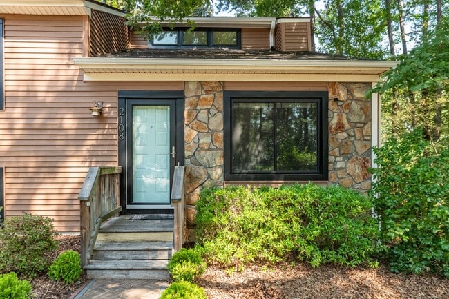 Building Photo - 2108 Mariner Cir