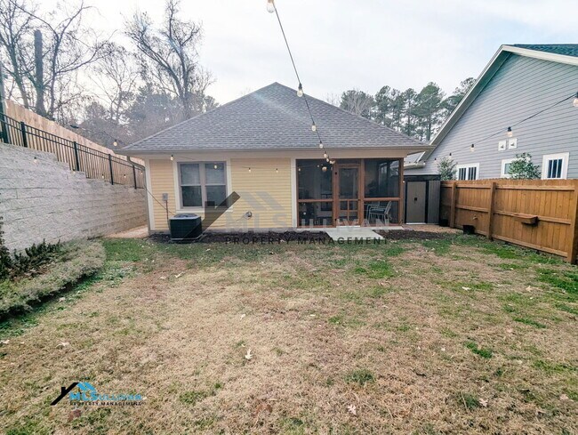 Building Photo - 2975 Carolyn Dr