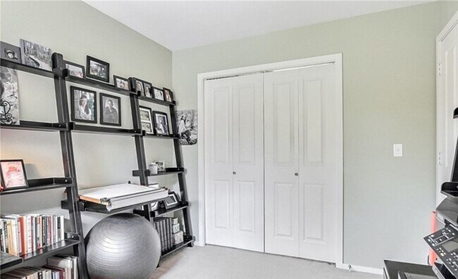 Building Photo - Stylish Upgraded Townhome Near Redmond Town Center & Sammamish Trail