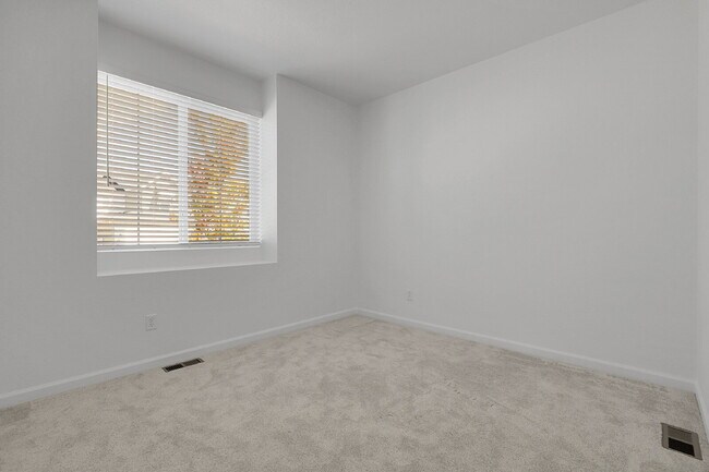 Building Photo - $3,250.00, 3 bed, 2.5-bath located in Cast...