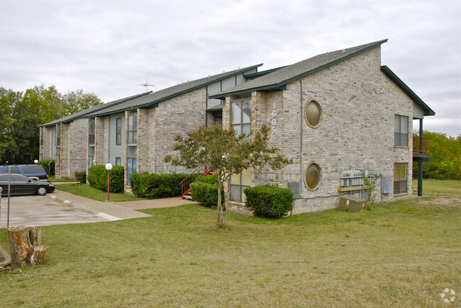 Building Photo - Creekview Village Apartment