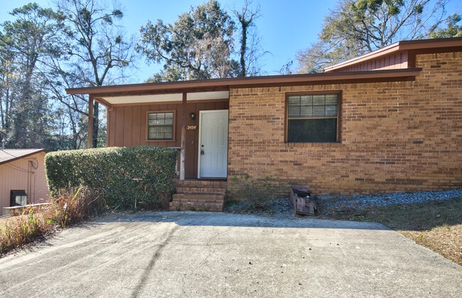 Building Photo - 2454 Wren Hollow Dr