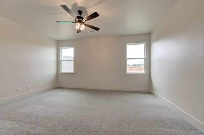 Building Photo - 6016 Kinnick Dr