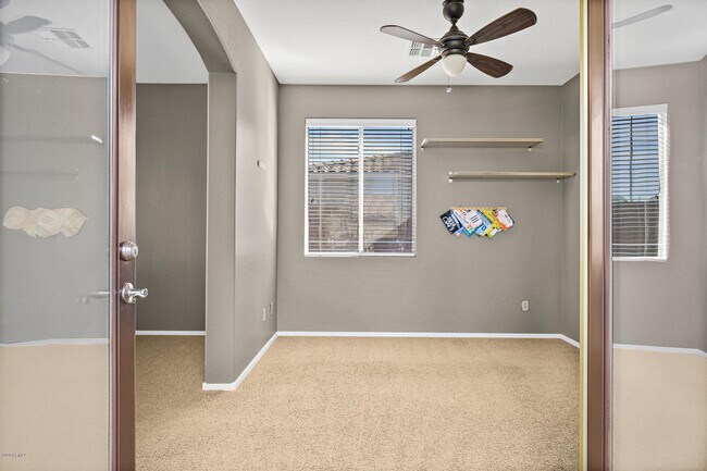 Building Photo - 4129 E Clubview Dr