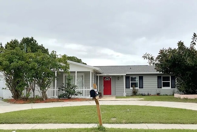 Primary Photo - 6913 Voltaire Dr