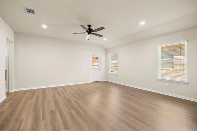 Building Photo - 5816 Roderick Dr