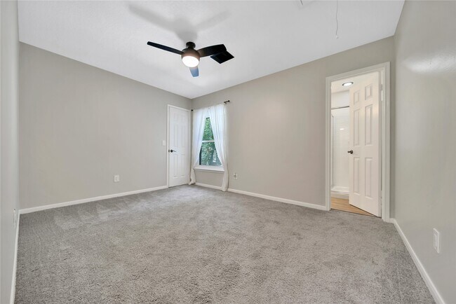 Building Photo - 11 Windledge Pl