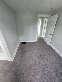 Building Photo - 3 BEDROOM SINGLE FAMILY HOME