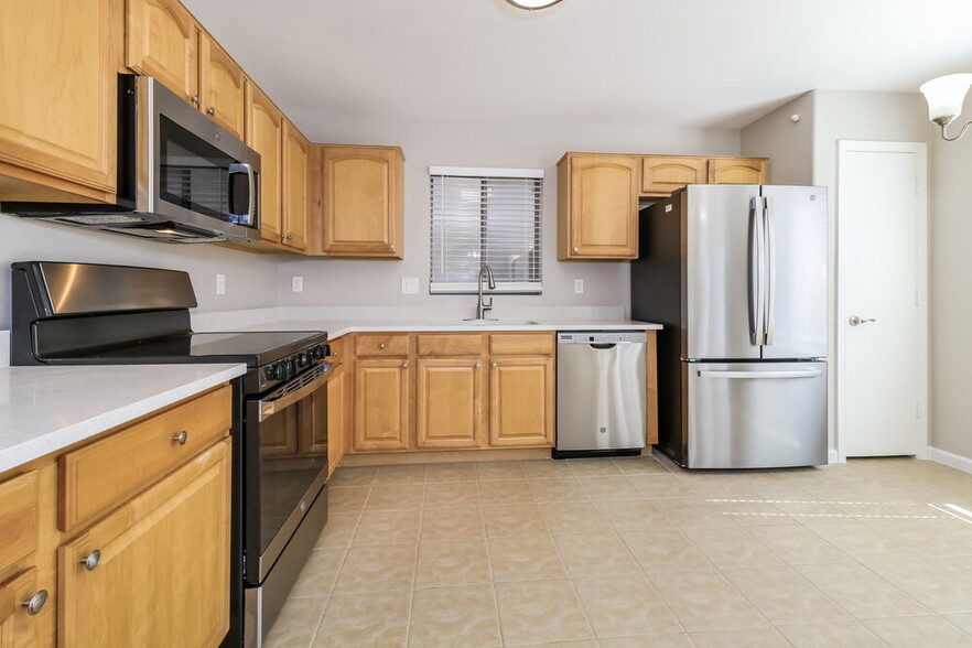 Building Photo - 6823 N 130th Ave