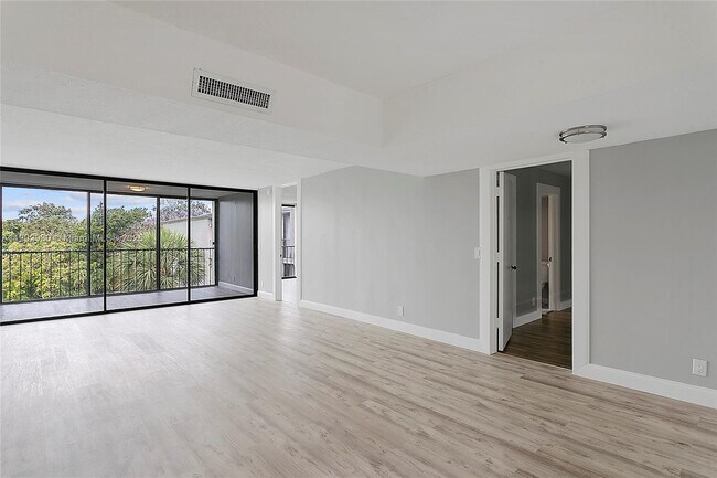 Building Photo - 501 SW 11th Pl