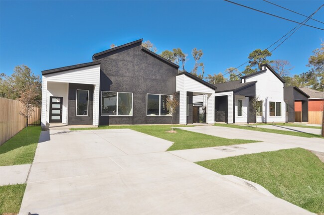 Building Photo - 8133 Cabot St