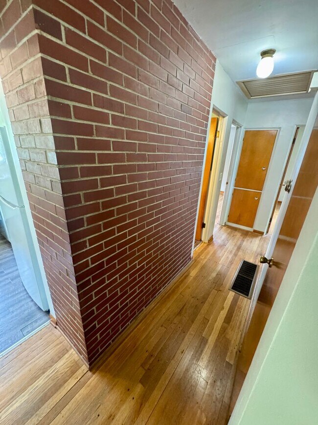Building Photo - 3 Bedroom - Upper Arlington