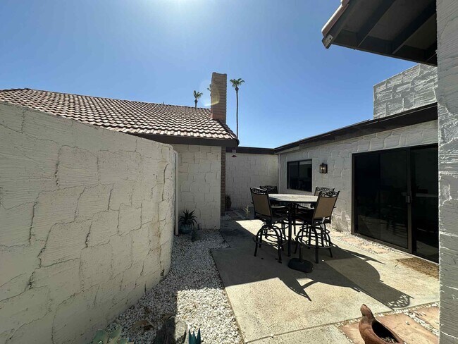 Building Photo - 2350 E Miramonte Cir