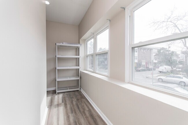 Building Photo - 917 W Duncannon Ave