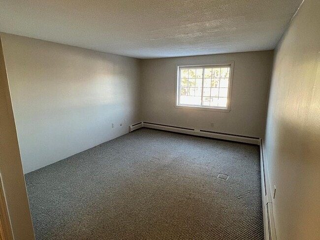 Building Photo - 127 English Village Rd