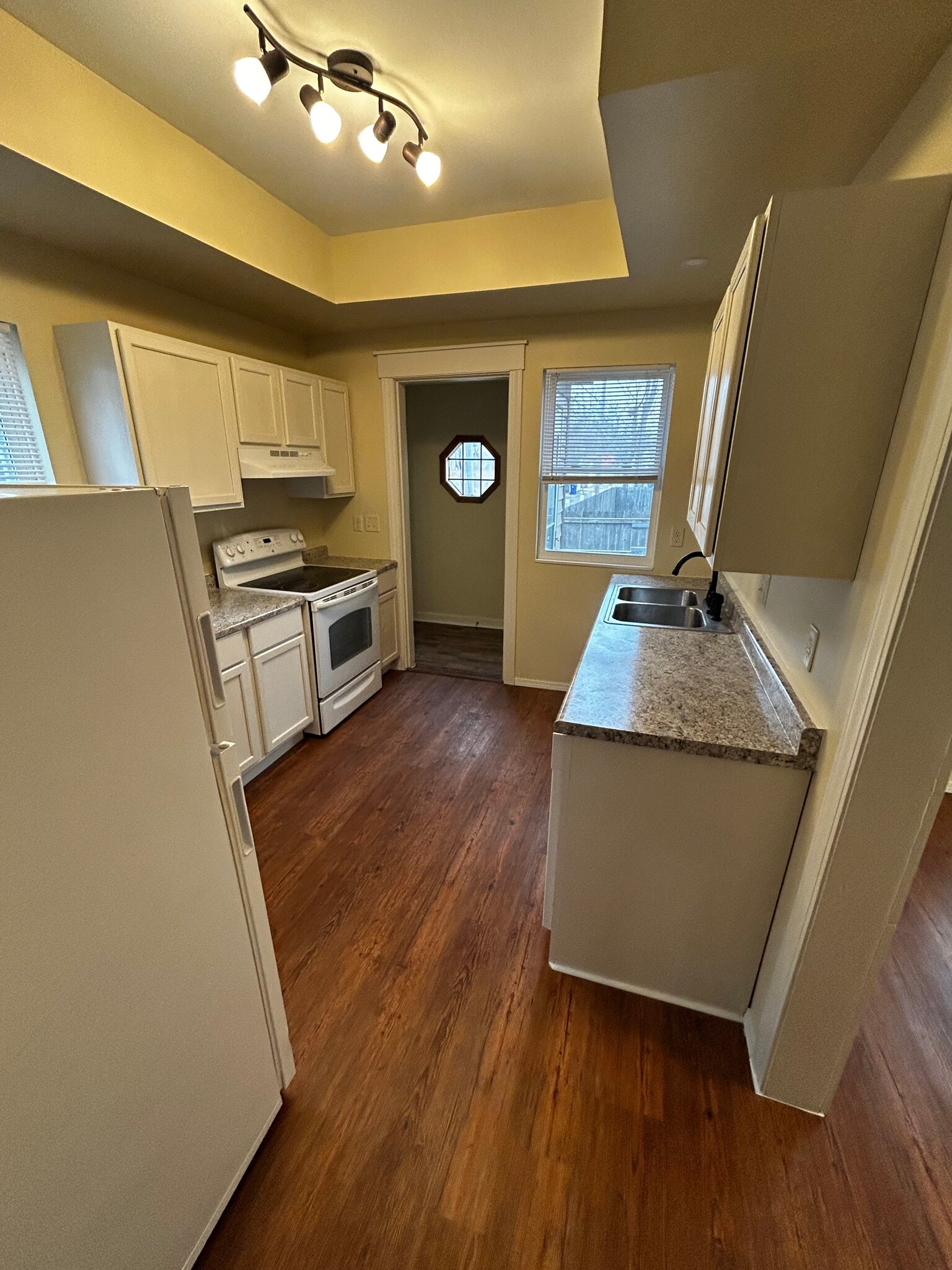 Building Photo - 328 14th St SE