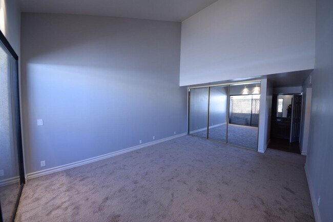 Building Photo - ***Amazing 2 Bed 2.5 Bath Westwood Condo U...