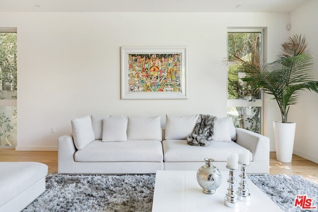 Building Photo - 1723 S Durango Ave