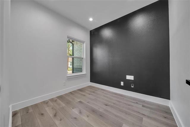 Building Photo - 2230 Garden Dr