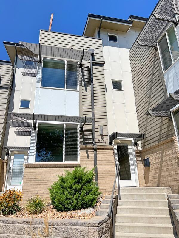 Building Photo - 2411 W Argyle Pl