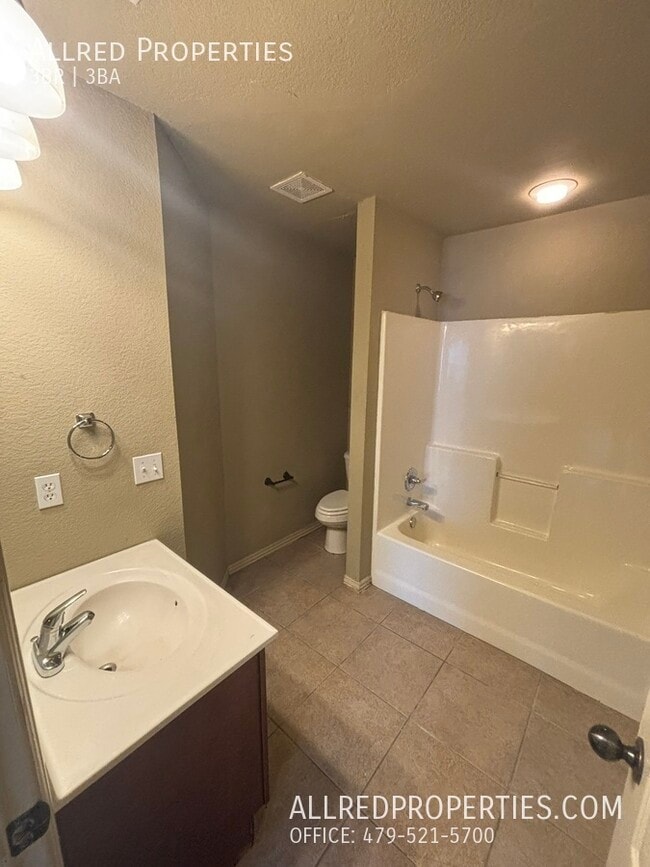 Building Photo - 52 S Ray Ave