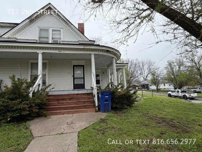 Building Photo - 713 2nd St
