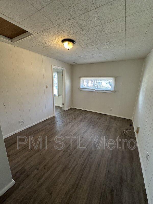 Building Photo - 9724 Dennis Dr