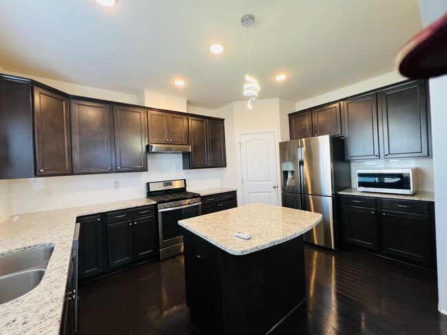 Building Photo - 7002 Reedybrook Crossing